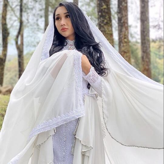 Lucinta Luna Nunjukin Test Pack Garis Dua? Hamil Atau Tidak?