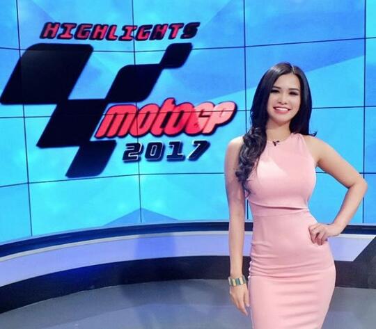 Ngakak, Presenter Berita Ini Tertawa Saat Membacakan Berita Dan Tertawanya Menular