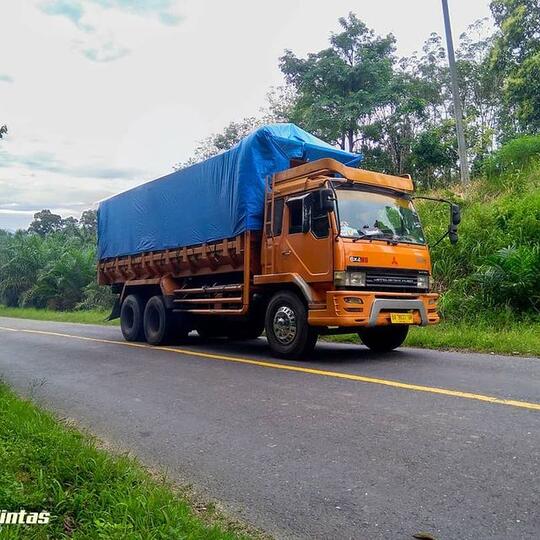 Mengenal Mitsubishi Fuso 220PS, Truk Oranye Legendaris Andalan Untuk Angkutan Barang