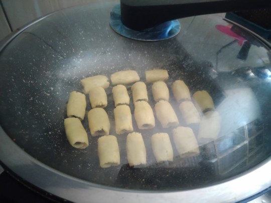 Kue Kering Ekonomis, Hanya Dari 1 Adonan Tercipta 3 Jenis Kue, Loh!
