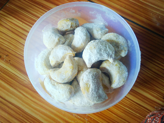 Kue Kering Ekonomis, Hanya Dari 1 Adonan Tercipta 3 Jenis Kue, Loh!