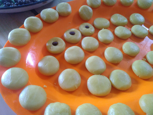Kue Kering Ekonomis, Hanya Dari 1 Adonan Tercipta 3 Jenis Kue, Loh!