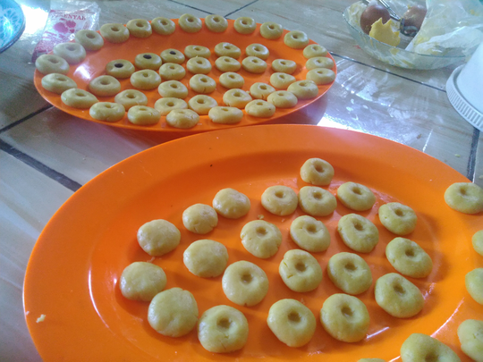 Kue Kering Ekonomis, Hanya Dari 1 Adonan Tercipta 3 Jenis Kue, Loh!