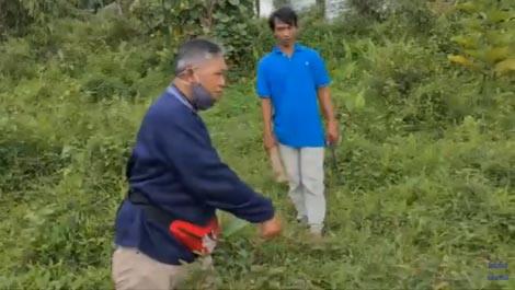 Hoaks Ataukah Fakta, Bapak Ini Mampu Temukan Mata Air Dengan Sebatang Besi