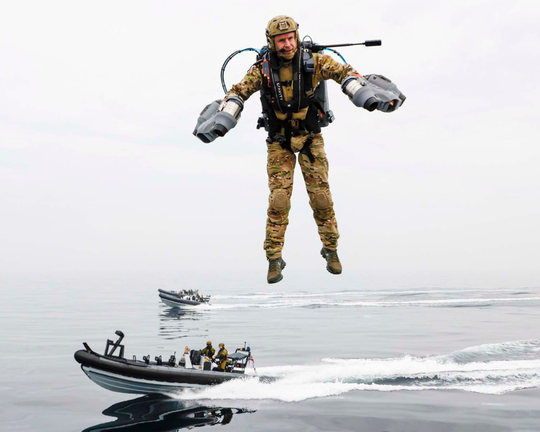 Terbang Layaknya Iron Man, Marinir Inggris Gelar Latihan VBSS Memakai Jet Suit