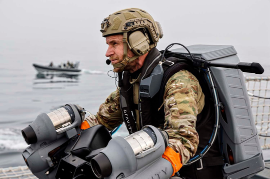 Terbang Layaknya Iron Man, Marinir Inggris Gelar Latihan VBSS Memakai Jet Suit