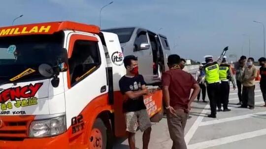 Ongkos Mahal, Pemudik Tetap Nekat Pulang Kampung Sampai Ada Yang Jalan Kaki