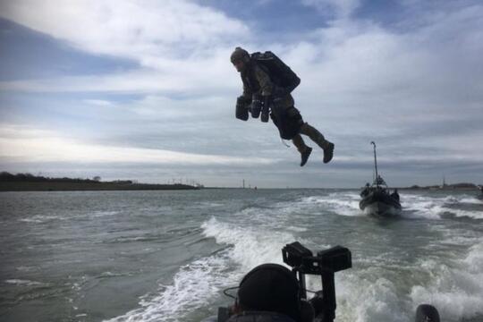 Terbang Layaknya Iron Man, Marinir Inggris Gelar Latihan VBSS Memakai Jet Suit