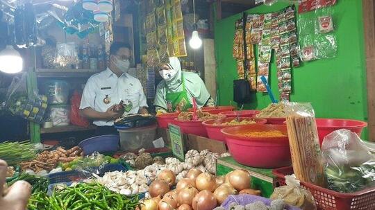 Anies Tolak Bumbu Rendang Pemberian Pedagang diPs Kopro karena Takut Diperiksa KPK