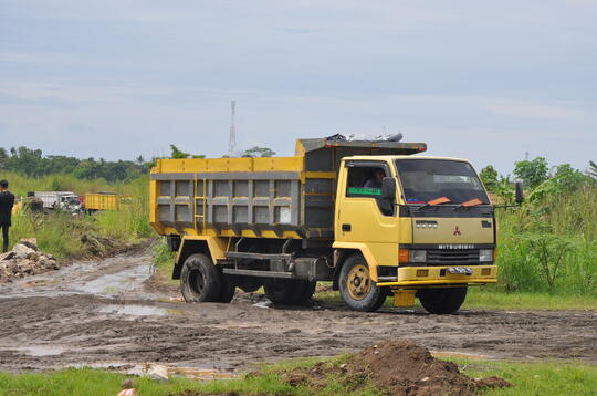 Mengapa Lampu Belakang Truk Sangat Sederhana Dan Tak Menarik? Ini Dia Alasannya