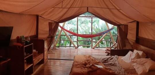 Pengen Ngerasain Camping Yang Glamour? Ke Legok Kondang Lodge Aja
