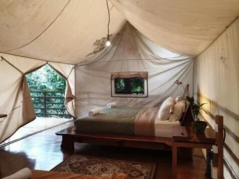 Pengen Ngerasain Camping Yang Glamour? Ke Legok Kondang Lodge Aja