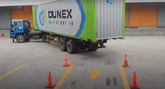 Tractor Head Truck, Apa Itu? Bagaimana Kekurangan Dan Kelebihannya?