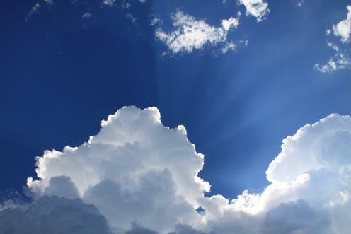 Kok Langit Berwarna Biru?