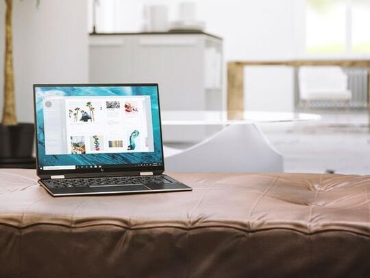 Hampers Berisi Laptop HP Spectre x360 yang Bikin Bahagia Sekeluarga