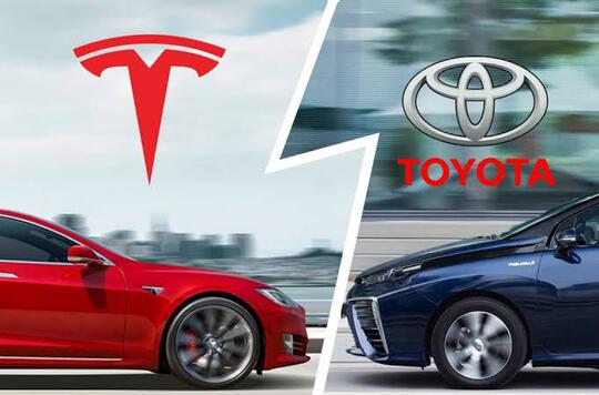 Toyota vs Tesla, Siapa Pemenangnya?