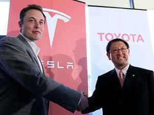 Toyota vs Tesla, Siapa Pemenangnya?