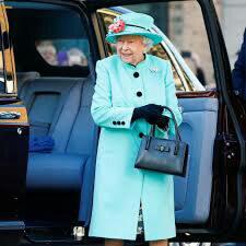 Bukan Tanpa Alasan, Ternyata Tas Tangan Ratu Elizabeth Memiliki Kode Rahasia!