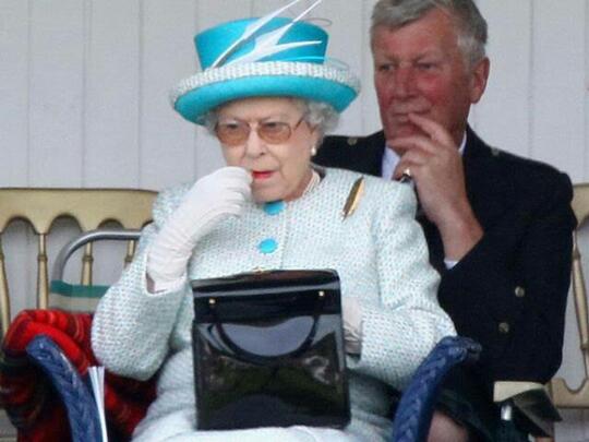 Bukan Tanpa Alasan, Ternyata Tas Tangan Ratu Elizabeth Memiliki Kode Rahasia!