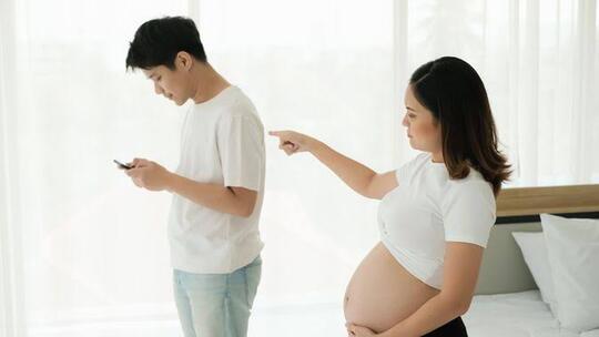 Suami Rentan Selingkuh Saat Istri Hamil. Kok Tega? Simak Alasannya di sini!