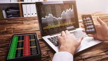 Kaum Rebahan, Cobain Deh Bisnis Trading Online