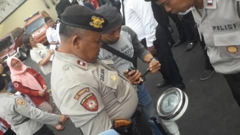 Kenapa Polisi Banyak Yang Perutnya Buncit?