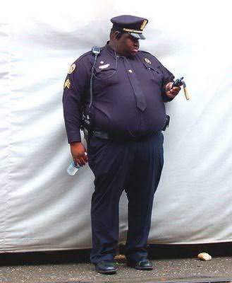 Kenapa Polisi Banyak Yang Perutnya Buncit?