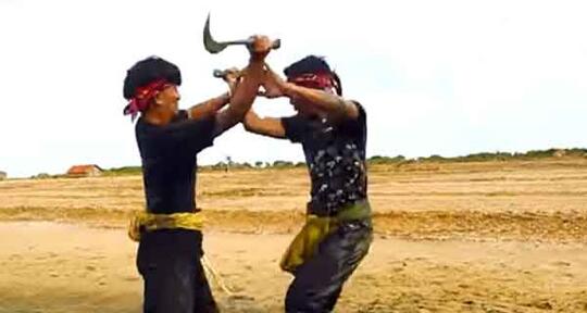 Kenali Lebih Dalam Tentang Tradisi Carok Di Madura