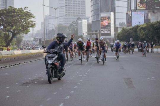 Ungkap Data Pribadi Motor yang Acungkan Jari Tengah, Pria Ini Viral Dihujat Netizen