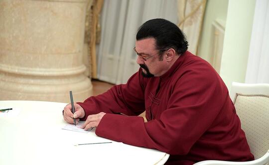 Aktor Hollywood Steven Seagal Jadi Politikus di Rusia