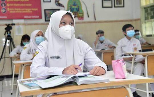 Mall Sudah Dibuka, WFH Sudah Jarang, Sekolah Kenapa Masih Online? Nadiem Ikut Bicara