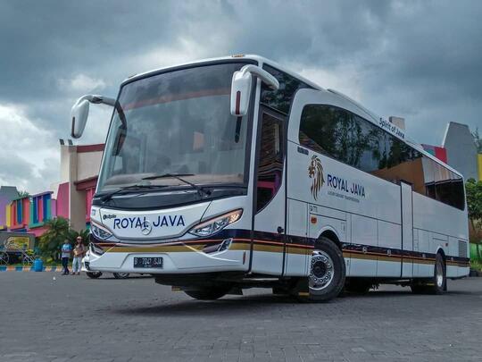 Pintu Tengah Pada Bus, Apa Sih Kelebihan Dan Kekurangannya?