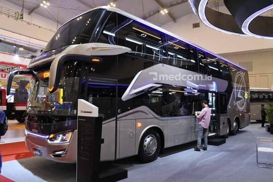 Pintu Tengah Pada Bus, Apa Sih Kelebihan Dan Kekurangannya?