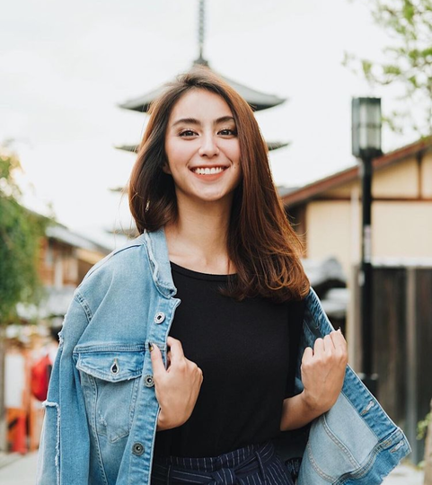 Potret Menawan Clairine Clay, Selebgram yang Akan Dinikahi Joshua Suherman