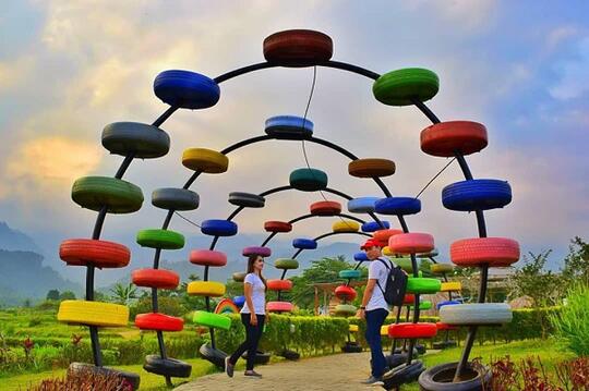 Small World, Tempat Wisata Instagramable Untuk Keluarga
