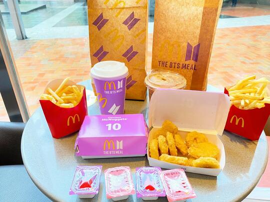 Bikin Heboh ! Kertas Sisa Kemasan 'BTS MEAL' Dijual Online Dengan Harga Selangit