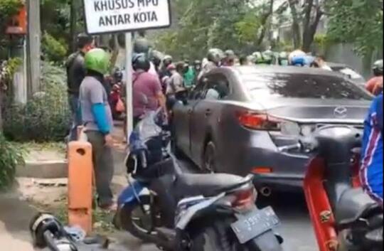 Apa Yang Terjadi Jika Polisi Menabrak Pengguna Jalan, Karena Menerobos Lampu Merah?