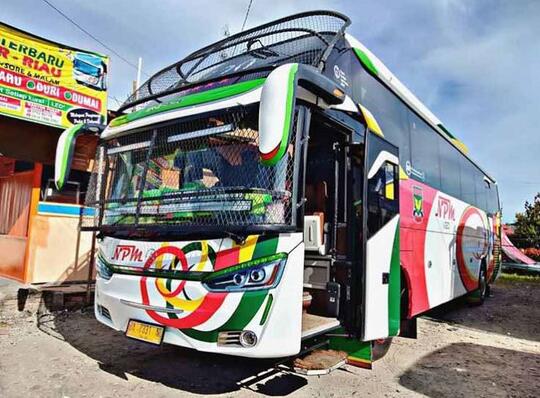 Kenapa Sih Bus Sumatera Banyak Yang Memakai Tameng?