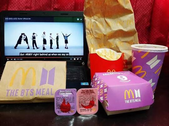 Fans BTS Mulai Menggila, Ojol Pun Rela Antri Demi Army!!