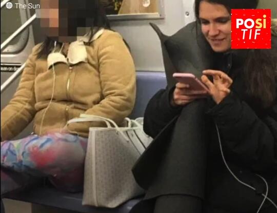 Melakukan 'Bag Spreading' Wanita Ini Akhirnya Ditendang Dari Atas Kereta!