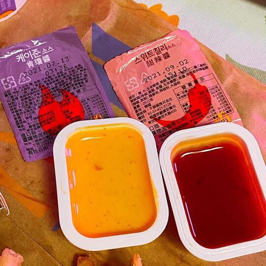 Amba Saputra Owner Toko Hijab Cantik, Berikan Cuti Karyawan Yang Ingin Beli BTS MEAL.