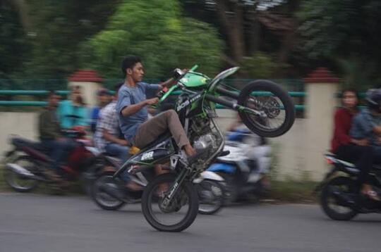 Freestyle Motor Liar Berbahaya, Banyak Yang Celaka!! Tapi Kok Ga Ada Kapoknya?