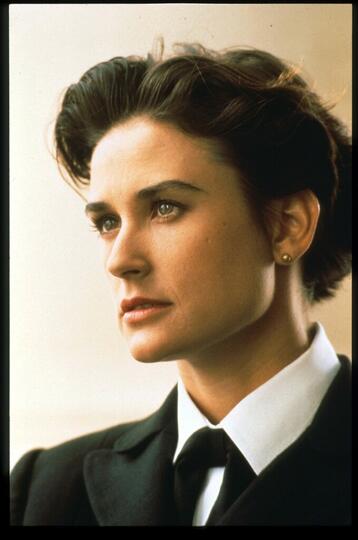 Muncul Dengan Wajah Baru, Demi Moore Sukses Bikin 'Geger' Banyak Orang!