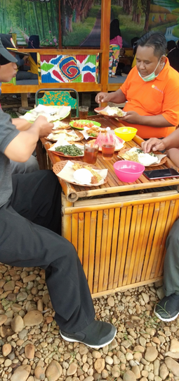 Kangen Masakan Emak, Mampir Saja di Angkringan Bali Ndeso Rogoselo Pekalongan
