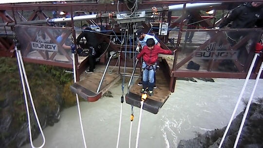 Bocah Top Penakluk Esktrem Sport: Bungee Jumping