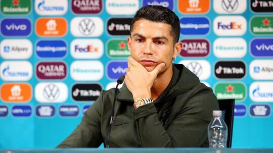Coca-Cola Rugi 4 Miliar USD Gara-gara Tingkah Ronaldo!