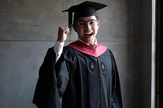 Sempat Gagal UN, Dosen UGM Ini Lulus dari Harvard dengan 2 Penghargaan