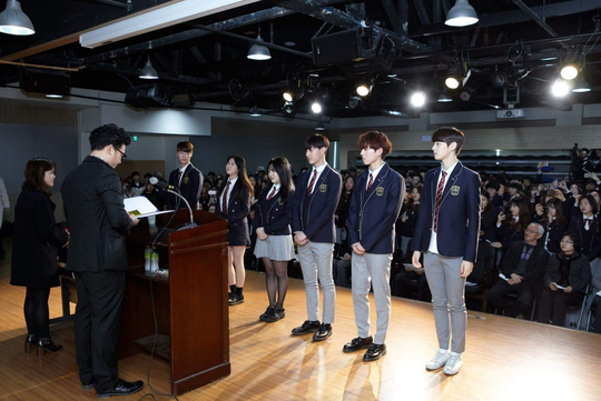 Harga Fantastis Seragam Hanlim Multi Art School, Sekolahnya Para Idol KPop!