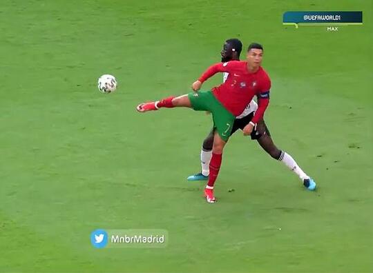 Luapkan Kekecewaan, "Dietmar Hamann" Sebut Ronaldo Orang Tolol Saat Pamer Atraksi