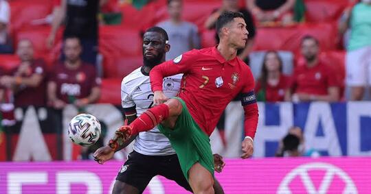 Luapkan Kekecewaan, "Dietmar Hamann" Sebut Ronaldo Orang Tolol Saat Pamer Atraksi